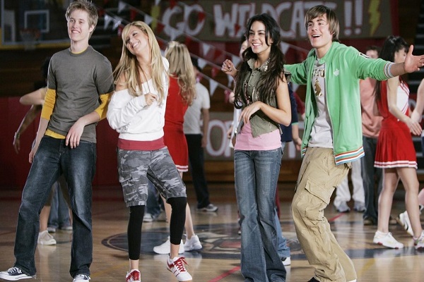 Best Teenage Romance Movies High School Musical (2006)