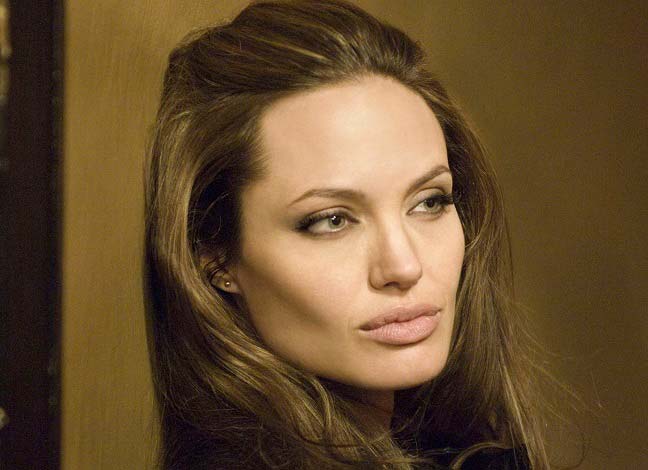 Angelina Jolie Net Worth 01
